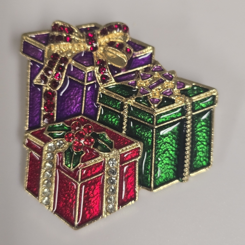 🆕️🎁 HOLIDAY CHRISTMAS GIFT BOXES BROOCH PIN🎁